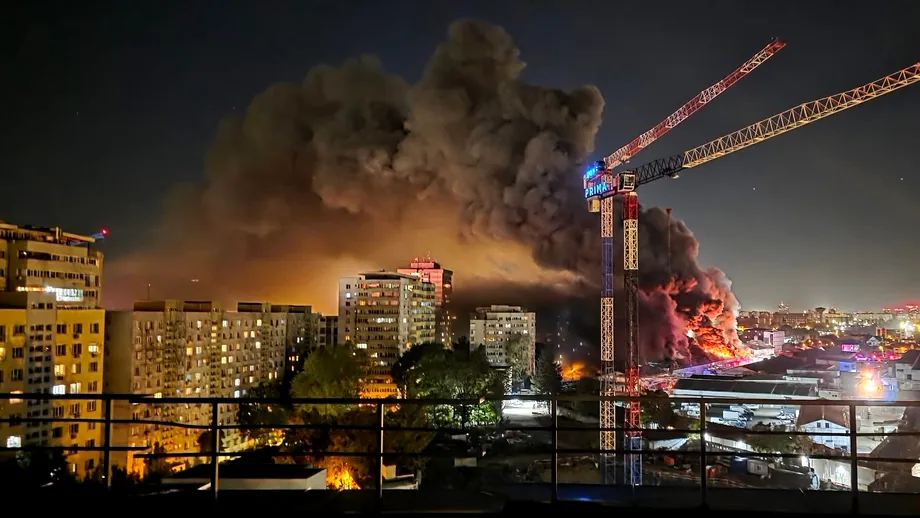 Poluare masivă în București după incendiul de la depozitul Antrefrig. Valori toxice în aer și miros înțepător de păcură și sulf