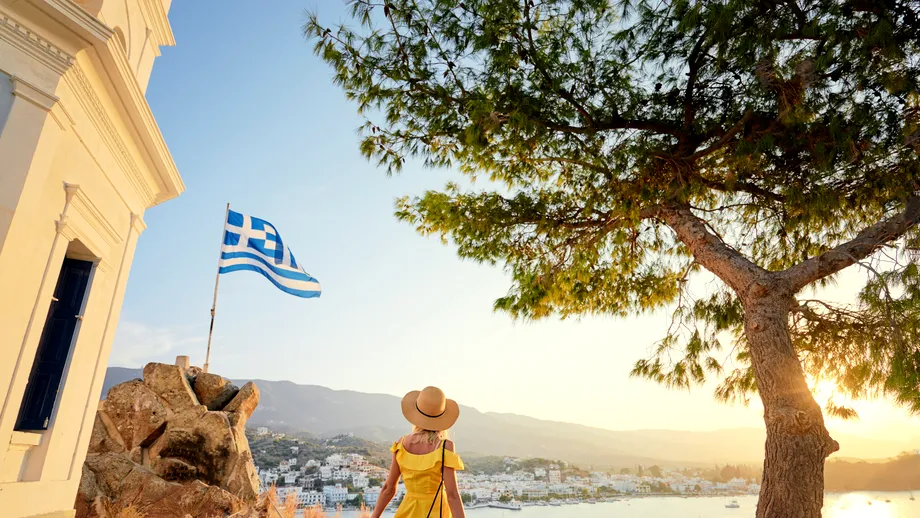 Vacanța în Grecia, mai scumpă în 2026! Cât costă mâncarea și șezlongul pe plajă