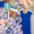 Câtă apă trebuie să bei pentru rinichi sănătoși? Medicul explică de ce mai mult nu înseamnă neapărat mai bine