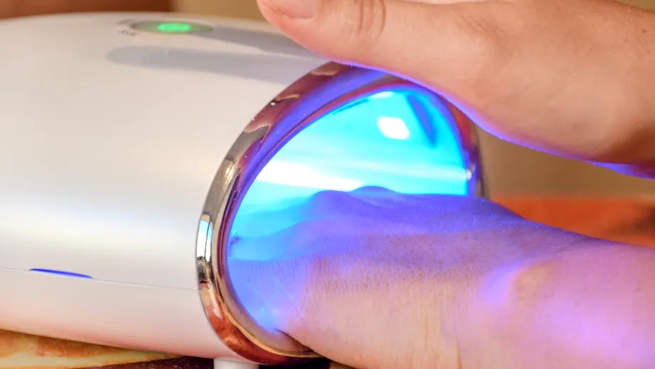 Manichiura cu gel este periculoasă? Cu ce poți să o înlocuiești?