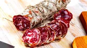 Reţeta dispărută a regelui mezelurilor din România. Cum se face ghiudemul, mezelul care făcea furori în crâșmele din Botoșani