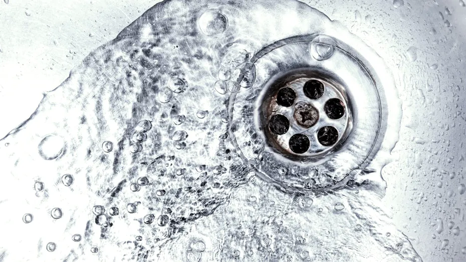 Cum să cureți și să parfumezi țevile de la bucătărie cu soluții naturale