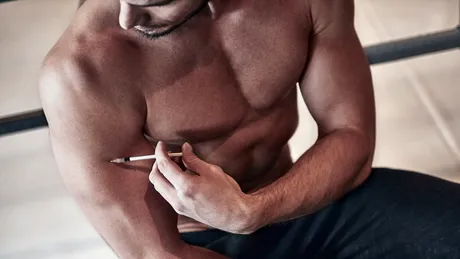 Steroizii și efectele lor adverse asupra celor care visează să obțină „mușchi de revistă”. Femeilor le crește păr pe față, bărbații nu mai pot avea erecție normală