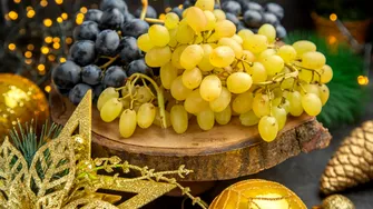 De ce se mănâncă struguri de Revelion? Tradiția care promite noroc în fiecare lună a anului