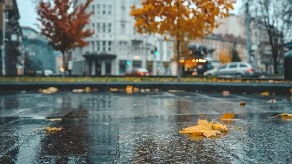 Vremea s-a răcit brusc în România! Au căzut și primii fulgi de nea la Bâlea Lac. Cum va fi vremea în următoarele patru săptămâni?
