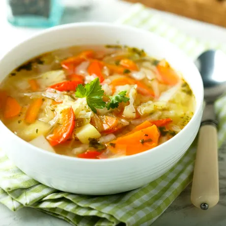 Ciorbă de legume, rețetă ca la Mânăstirea Putna. Ce ingrediente să adaugi, pentru ca preparatul să aibă un gust de neuitat