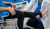 Părul mai rar de pe picioare poate ascunde o problemă de circulație. Ce alte semne nu trebuie ignorate