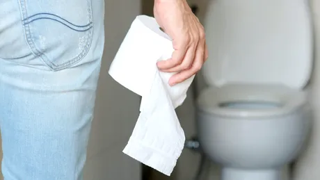 Ce poate spune culoarea scaunului despre sănătatea ta. Semnele care pot indica probleme la ficat sau bilă