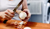 Tradiție veche de secole! Cum află oltenii vremea din foile de ceapă?
