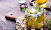 Cum să marinezi brânza feta pentru un gust senzațional ca în Grecia