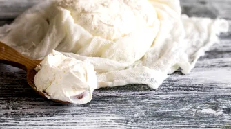 Brânză cremoasă delicioasă în doar 40 de minute! Secretul stă într-o lămâie