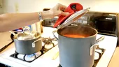 De ce nu e bine să lași oala cu ciorbă fierbinte să se răcească pe aragaz înainte să o bagi în frigider