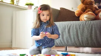 (P) Jucării care îi ajută pe copii să descopere lumea în ritmul lor