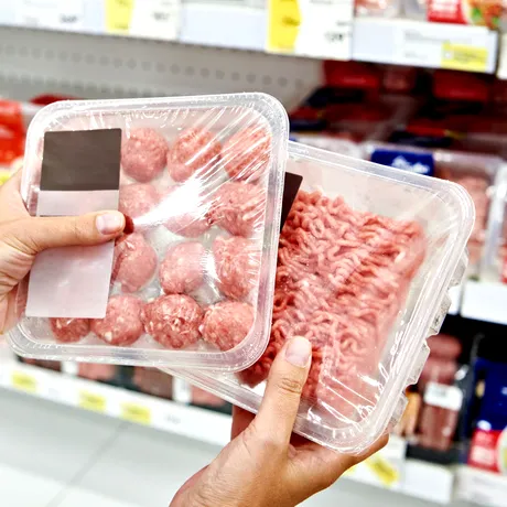 Cât rezistă carnea tocată în frigider. După câte zile recomandă specialiștii să o gătești sau să o congelezi?