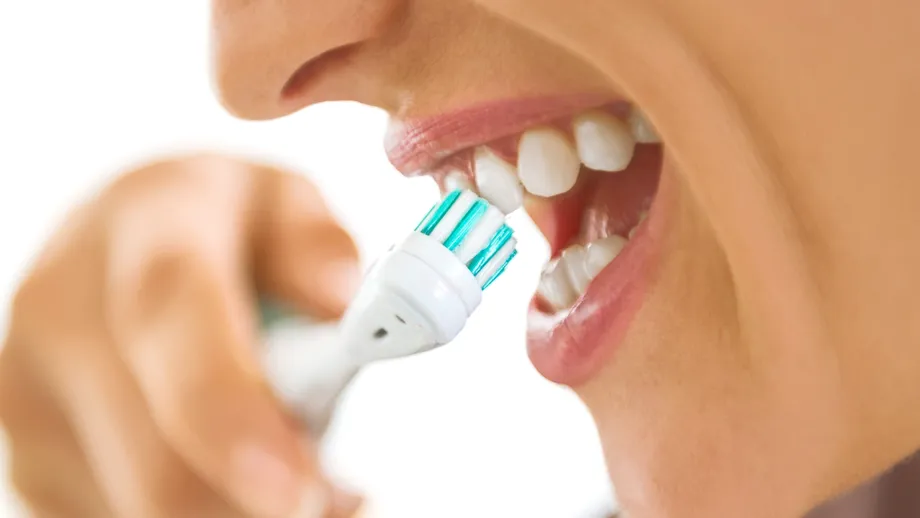 Motivul pentru care e bine să te speli pe dinți cu apă caldă după ce mănânci portocale sau mandarine