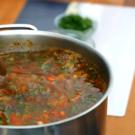 Cea mai dietetică ciorbă cu carne. Singura ciorbă care te ajuta să slăbești, potrivit experților nutriționiști