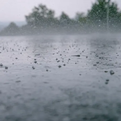 Școlile și grădinițele din București și Ilfov vor fi închise miercuri din cauza codului roșu de ploi torențiale