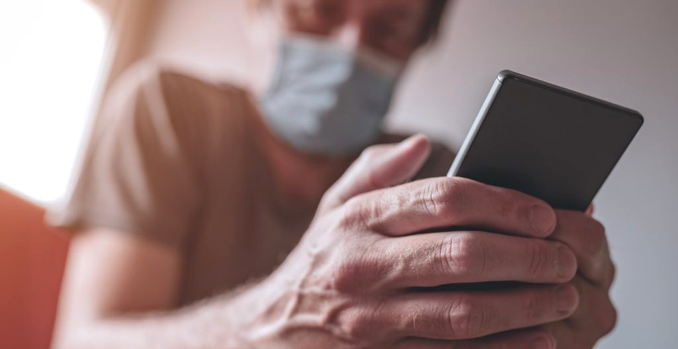 Ce trebuie să faci dacă prezinți simptome de COVID-19