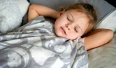 Bruxismul la copii, la o lună de la începerea școlii: cum îl recunoști și ce soluții există