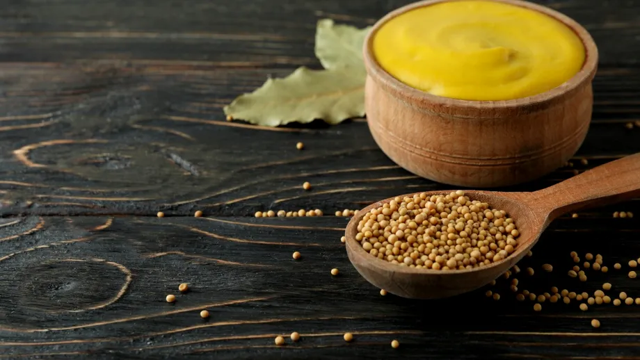 Rețeta veche de sos cald de muștar. Transformă orice friptură într-un adevărat deliciu