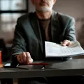 Când trebuie depus dosarul de pensionare și în cât timp vine prima pensie? Termenele pe care trebuie să le știe toți românii