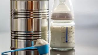 Alimentația cu lapte praf a bebelușului: cum alegi formula potrivită
