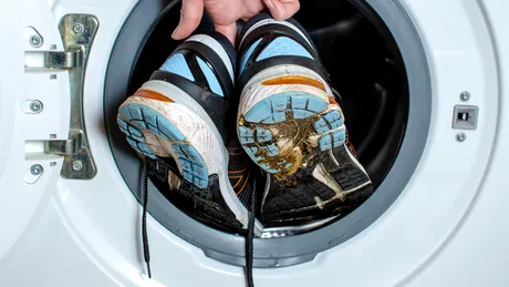 Încălțămintea, mai murdară decât vasul de toaletă. Motivul pentru care trebuie curățată mai des