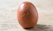 Trucul ca ouăle să nu mai crape. Cum trebuie să le ții la frigider și de ce nu e bine să consumi ouăle crăpate