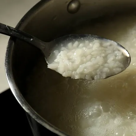 Cum să gătești orezul să reduci cantitatea de arsenic. Trucul care reduce riscul de intoxicație