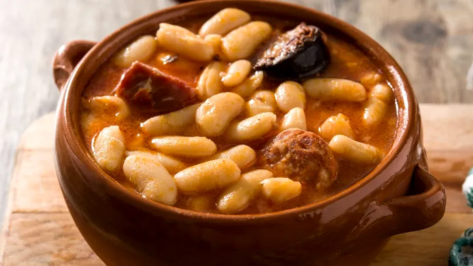 Cum să faci tocana spaniolilor cu slănină și sângerete. Rețeta pas cu pas