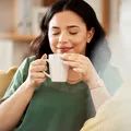 Ce recomandă medicii oncologi înainte de prima înghițitură de cafea? Obiceiul care îți poate proteja esofagul