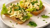 3 rețete inedite de salată de ouă! Se prepară rapid și sunt ideale pentru gustare sau sandvișuri
