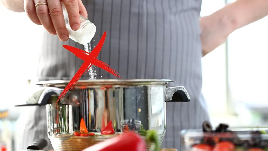 Cu ce să înlocuiești sarea, dacă faci ciorbă și ai rămas fără. Care este cea mai bună opțiune