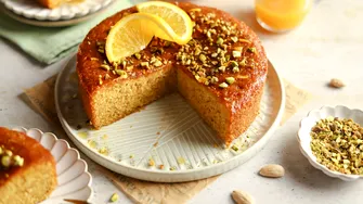 Desert pentru zilele de post. Prăjitură cu lămâie și mălai, aromată și surprinzător de pufoasă