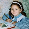 O recunoști pe fetița cu ochii verzi din fotografia aceasta? Astăzi este una dintre cele mai iubite artiste din România