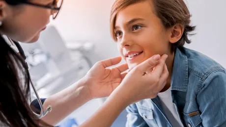 Laringita la copii. Primele simptome pe care părinții nu ar trebui să le ignore și când este necesar consultul medical