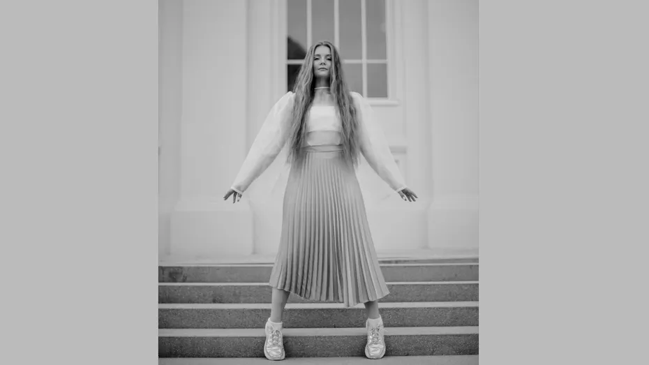 Schimbă tocurile cu pantofi sport! Pantofi sport pentru femei în stiluri elegante