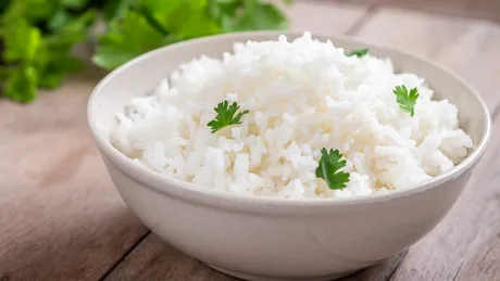 Greșeala pe care o faci când păstrezi orezul gătit. Te poți îmbolnăvi serios