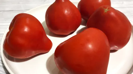 Specialiștii avertizează: roșiile țuguiate sunt periculoase pentru sănătate!