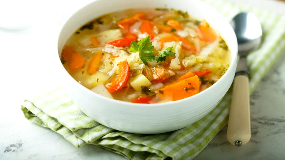 Ciorbă de legume, rețetă ca la Mânăstirea Putna. Ce ingrediente să adaugi, pentru ca preparatul să aibă un gust de neuitat