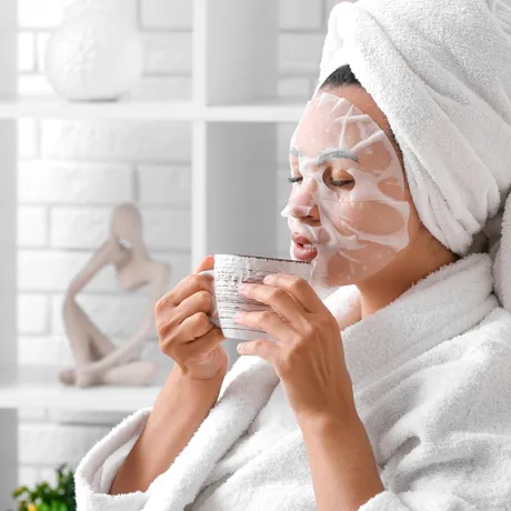 Ai pielea uscată după vacanță? Cinci măști naturale care vor reda strălucirea tenului în doar 15 minute