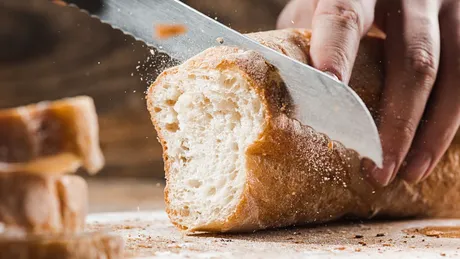 Nicio masă fără pâine! Românii sunt în continuare mari consumatori de pâine albă, foarte bogată în calorii