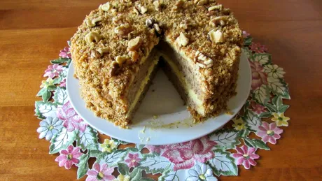Rețeta originală de tort Krantz cu nucă - aromat, crocant și ușor de preparat
