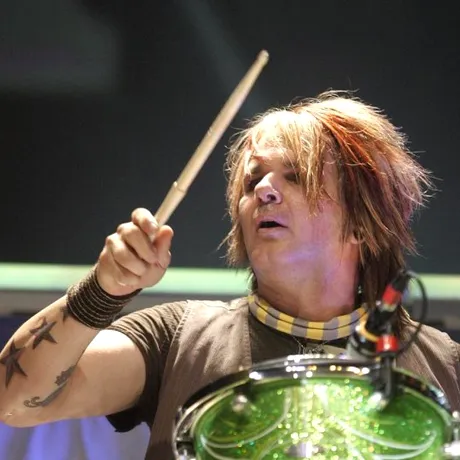 Bateristul trupei Poison a învins cancerul în stadiul IV! Ce tratament experimental l-a ajutat