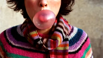 Ajută sau nu guma de mestecat la slăbit? Ce spun experții despre controlul apetitului