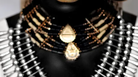 Adlina Pestriţu a fost transformată în negresă de hairstylist-ul Adrian Perjovschi