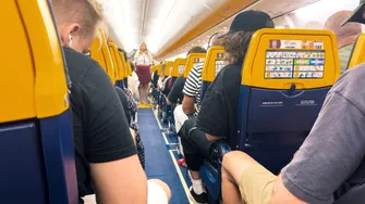 „Dacă murim, murim împreună”. Mărturia cutremurătoare a soției bărbatului tras prin geamul spart al aeronavei