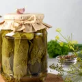 Borcanele care „bolborosesc” după conservare! Când este normal și când trebuie aruncate