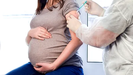 Vaccinarea anti-COVID în sarcină. Ce au scos la iveală studiile pe animale