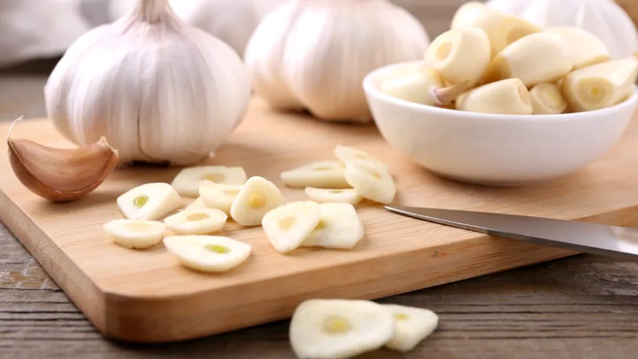 Usturoiul crud este într-adevăr bun? Cel gătit are alte substanțe benefice și poate fi mai ușor de consumat
